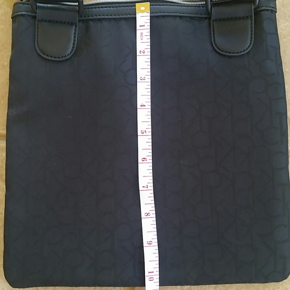 New without tags Calves Klein cross body purse - Picture 7 of 7